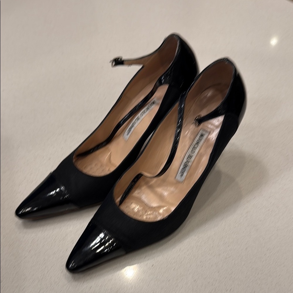 Elegant Manolo Blahnik black heels